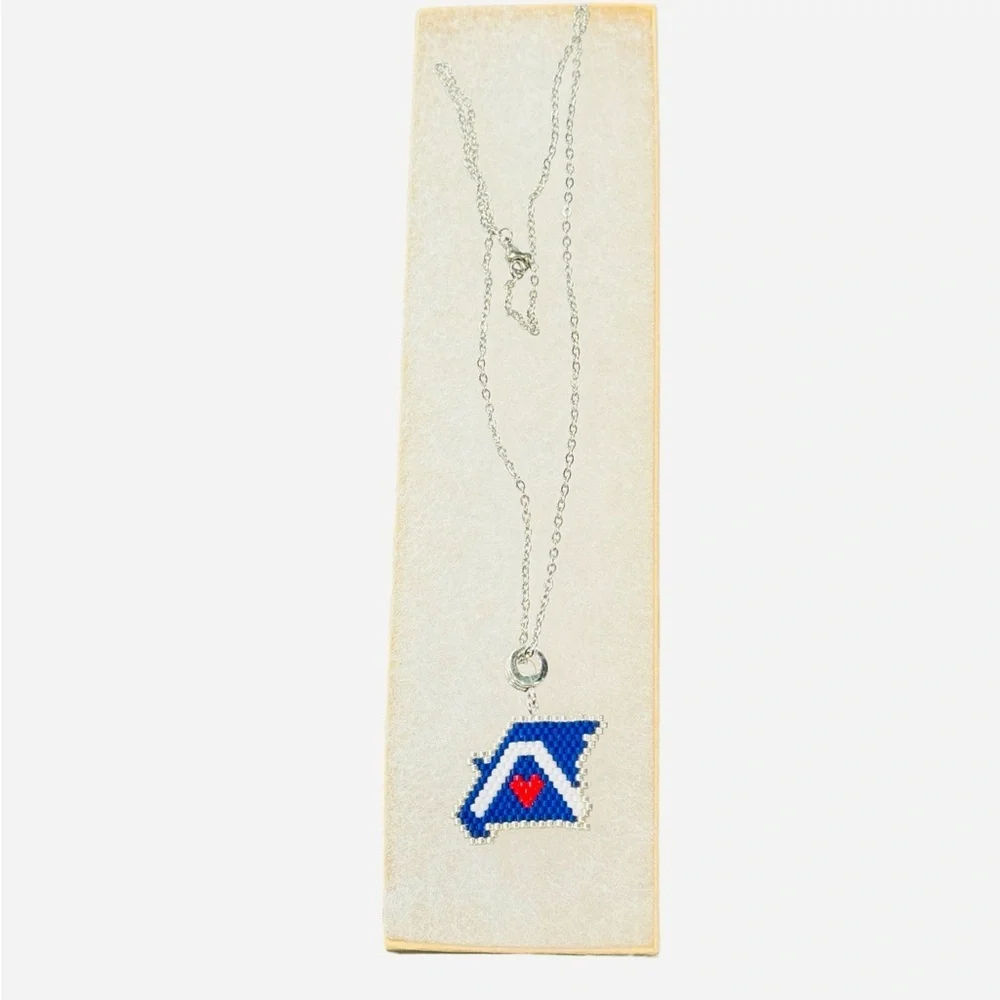 Handcrafted handwoven beaded State of Missouri pendant necklace w/ St Louis Arch - Picture 6 of 6